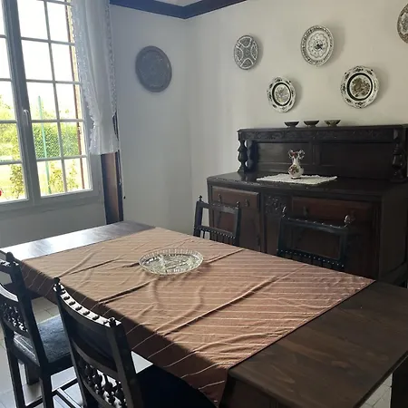 Ferienhaus Petit Manoir Av Court De Tennis