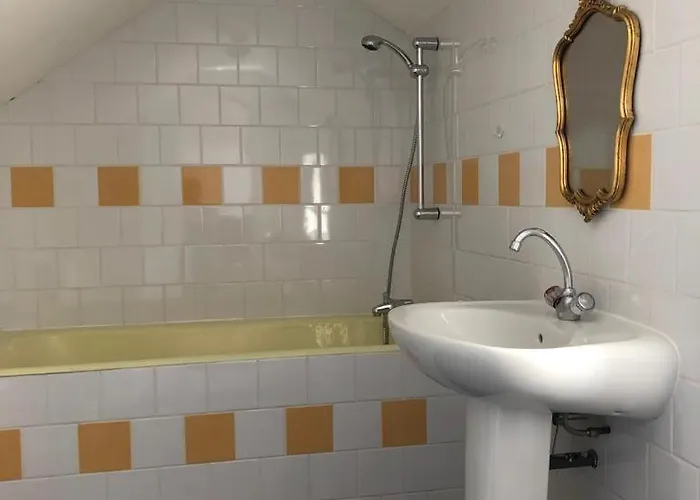 Petit Manoir Av Court De Tennis Amaye-sur-Orne