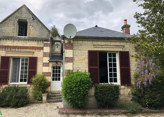 Petit Manoir Av Court De Tennis